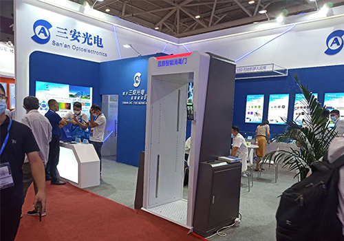 三安光電、藍(lán)盾機電 - 攜手打造智能測溫殺菌消毒門，為復(fù)工復(fù)產(chǎn)構(gòu)建安全、高效的流通環(huán)境